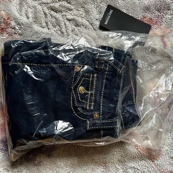 BRAND NEW CLOTHES NEVER WARN - DENIM JEANS < GRAPHIC TEES , ACTAIVE WEAR , SOCKS - Picture 2 of 4